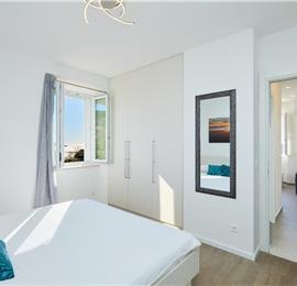 4 Bedroom Villa with Jacuzzi and Seaview in Orašac, Dubrovnik, Sleeps 9